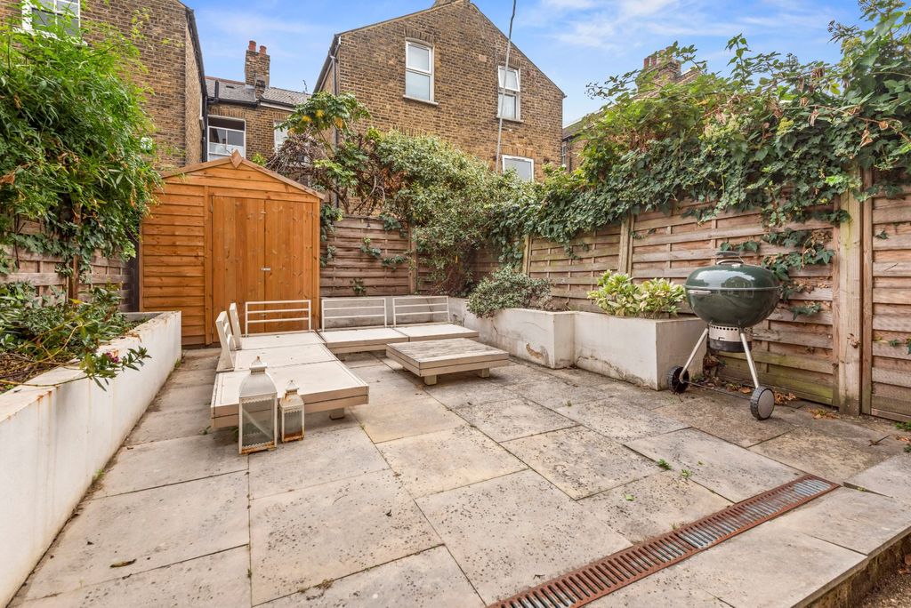 Property photo 3 of 8 Garden