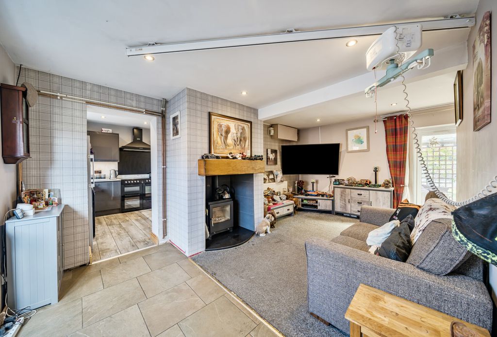 Property photo 2 of 11 1347735-19-68B81B...