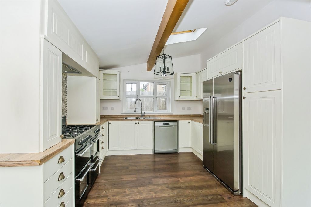 Property photo 2 of 25