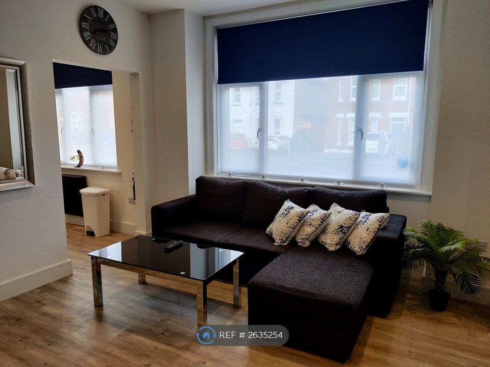 Property photo 3 of 15 Lounge