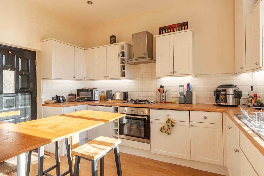 Property photo 3 of 18 Photo 11