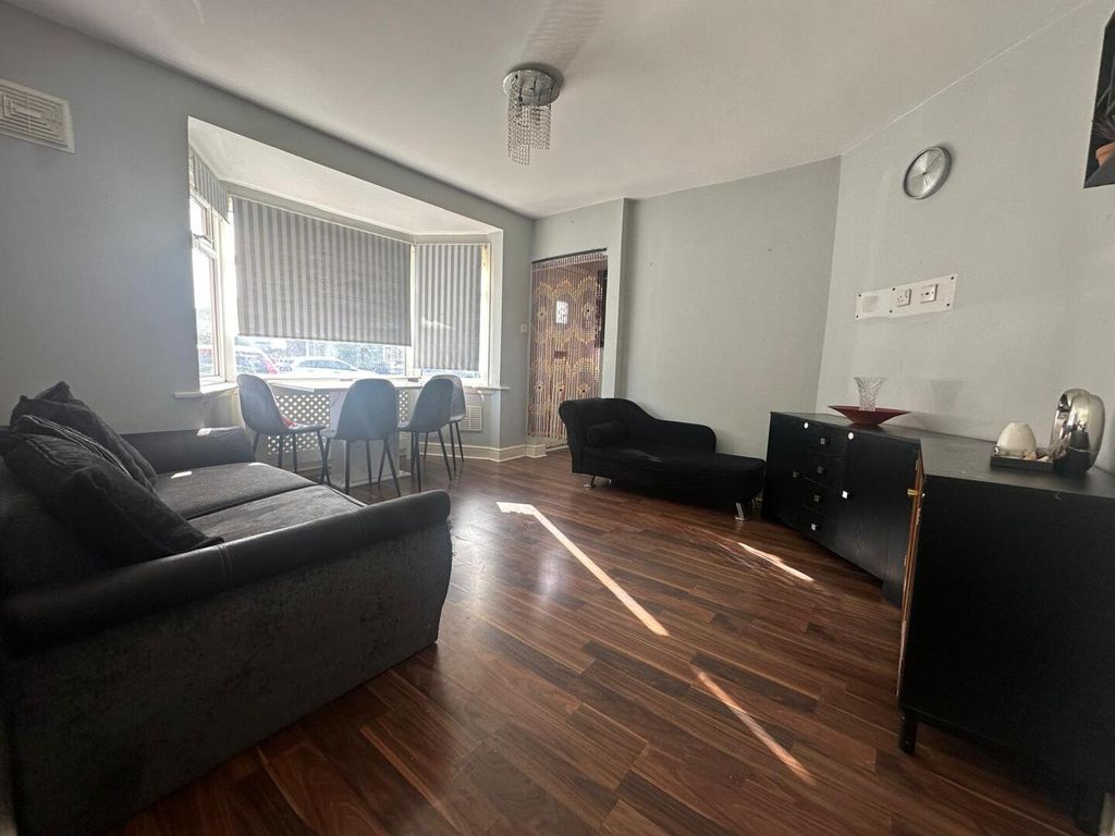 Property photo 2 of 11 Living Room
