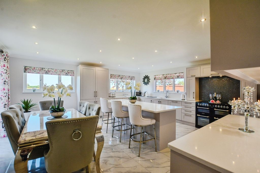 Property photo 3 of 31