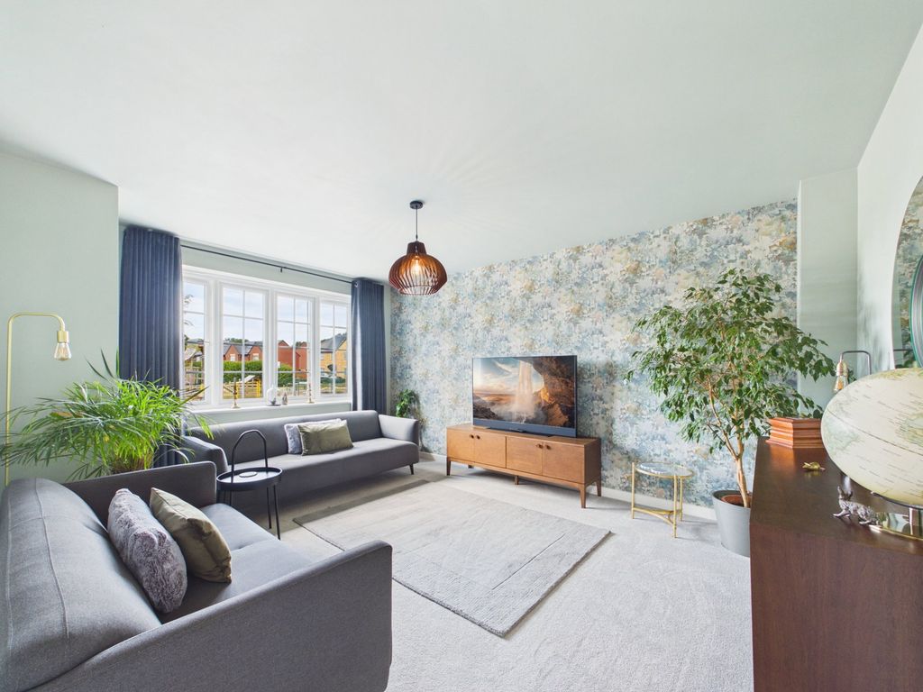 Property photo 2 of 32