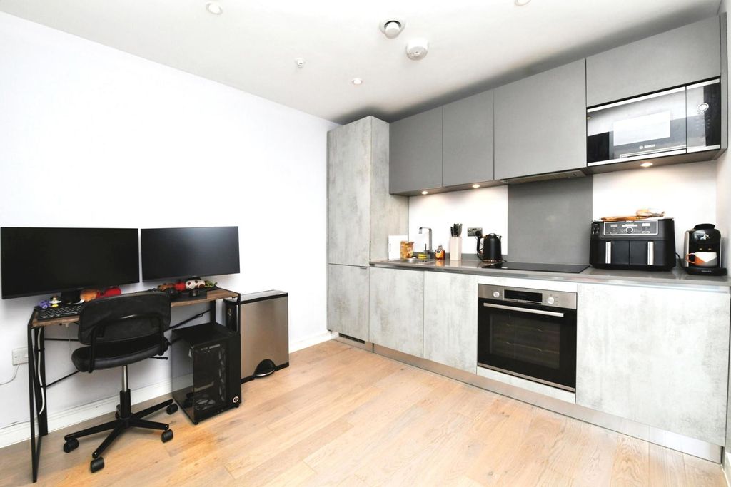 Property photo 3 of 10 Pbox-Img.Jpg