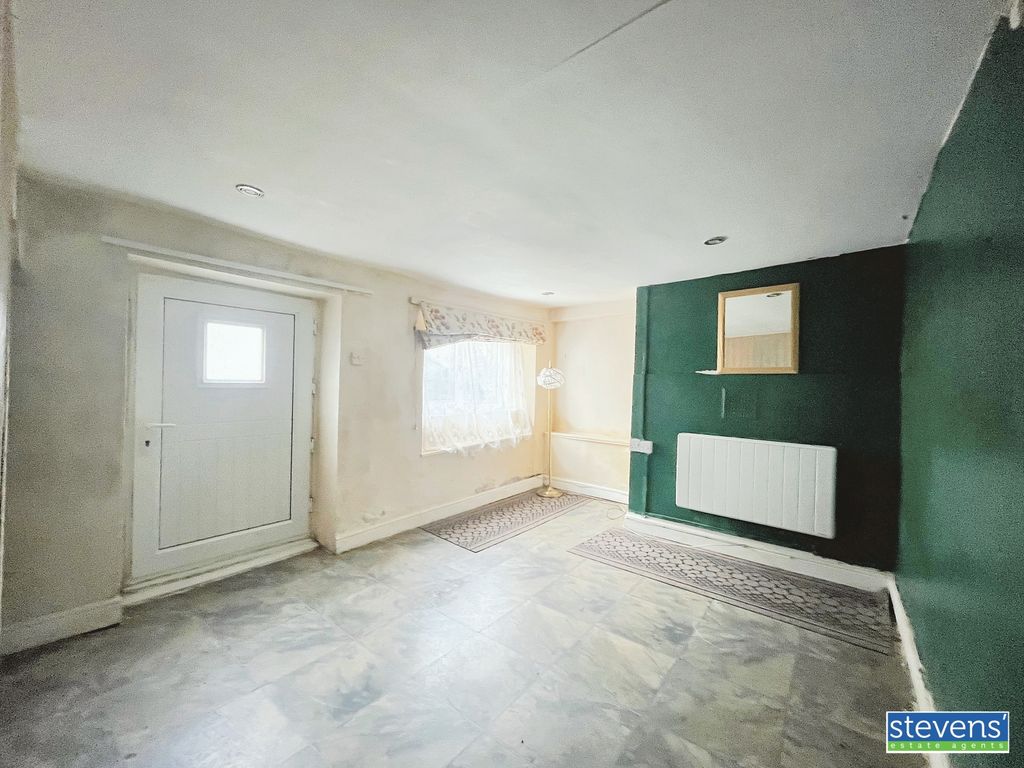 Property photo 3 of 14 Image00022