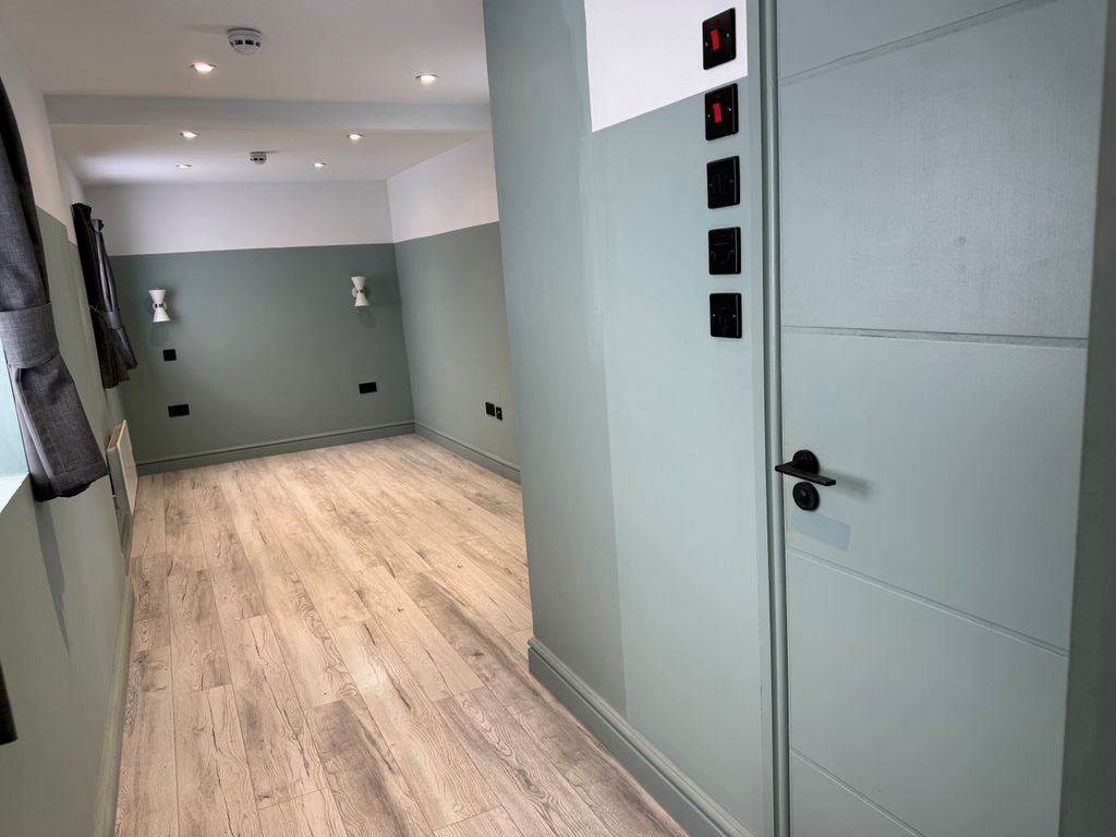 Property photo 3 of 3 Room