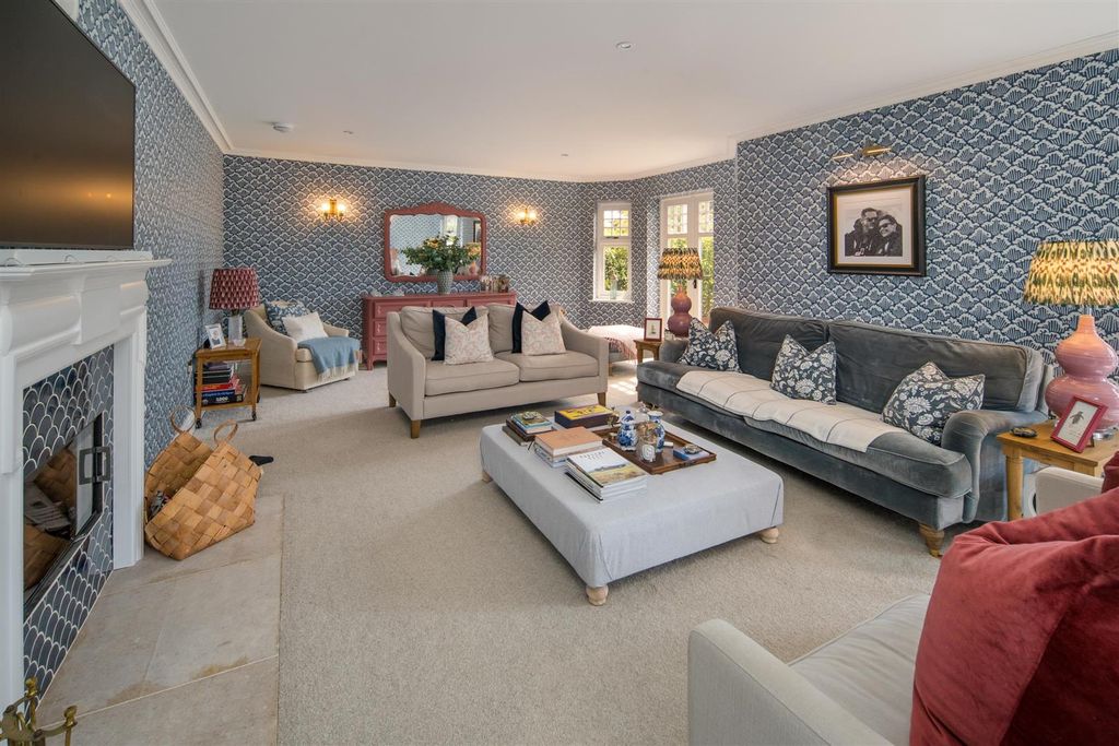 Property photo 3 of 43 Drawing Room