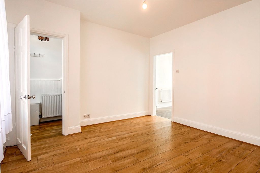 Property photo 2 of 16 Lounge