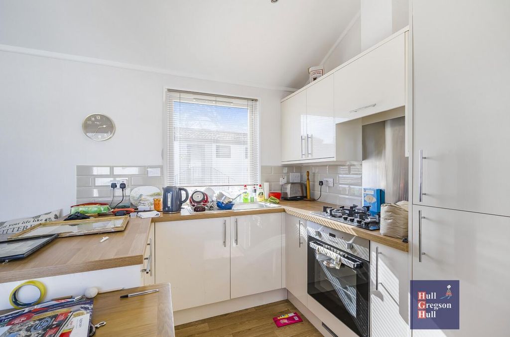 Property photo 3 of 17 530E34Bd-8B0E-4585-8105-B53A993F902B.Jpg
