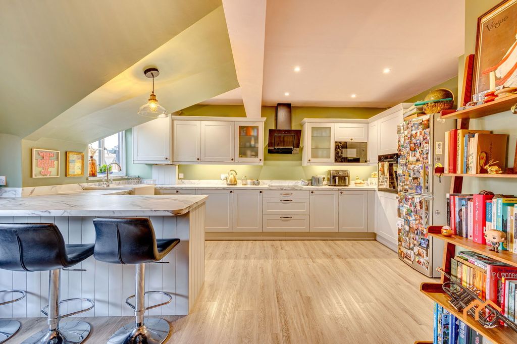 Property photo 2 of 35