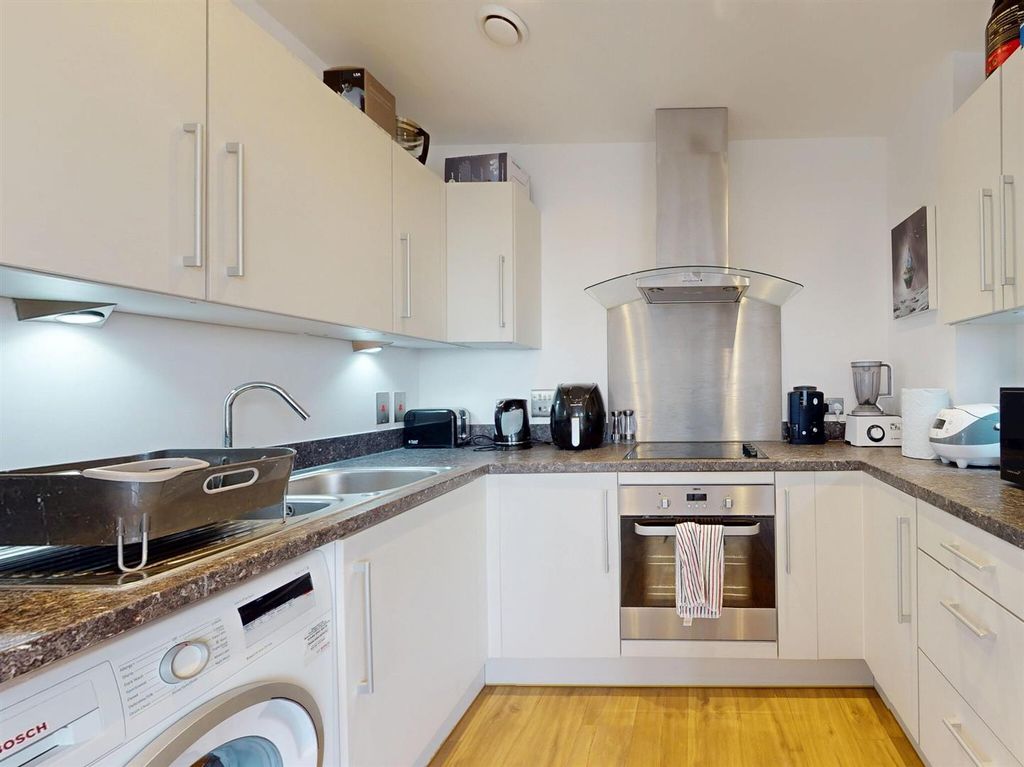 Property photo 3 of 10 Big Fitted Kitchen For Sale At Gallions Reach, E16