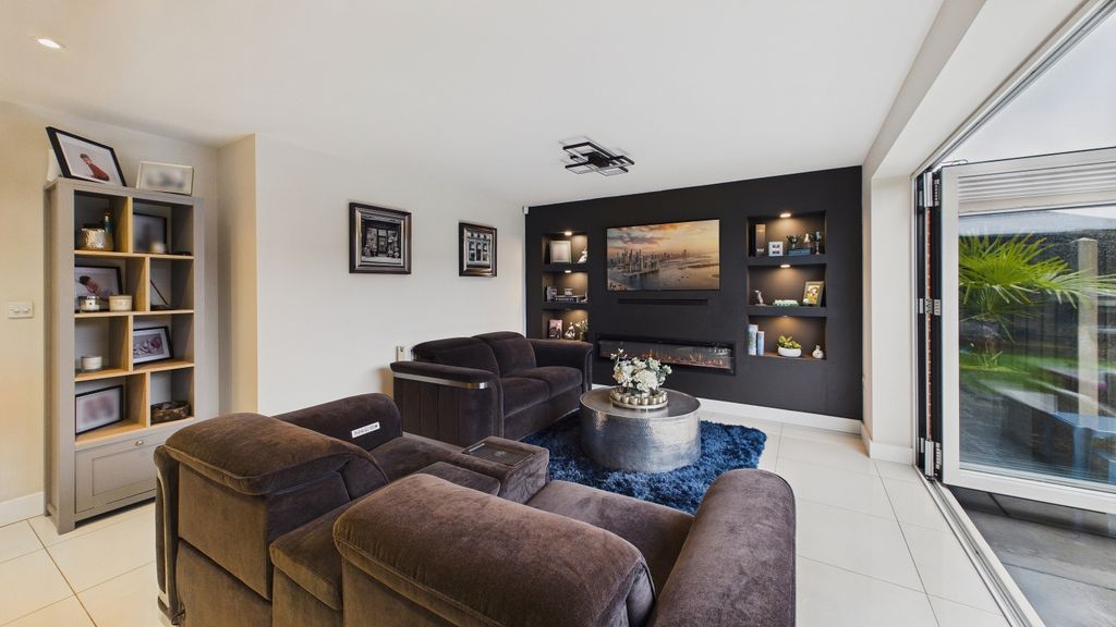 Property photo 3 of 22 Cam02351G0-Pr0093-Still028 (1)