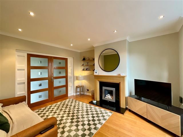 Property photo 2 of 17 Lounge