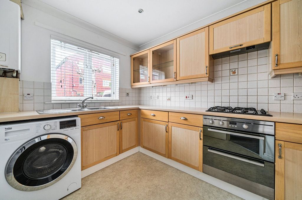 Property photo 2 of 10 Kitchen