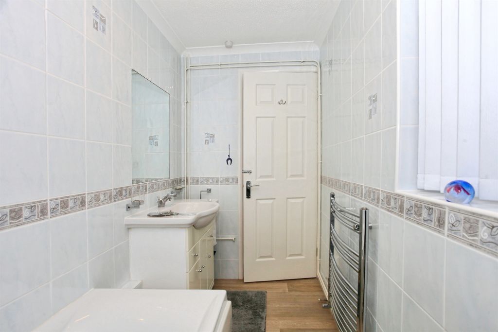 Property photo 2 of 18 Bathroom