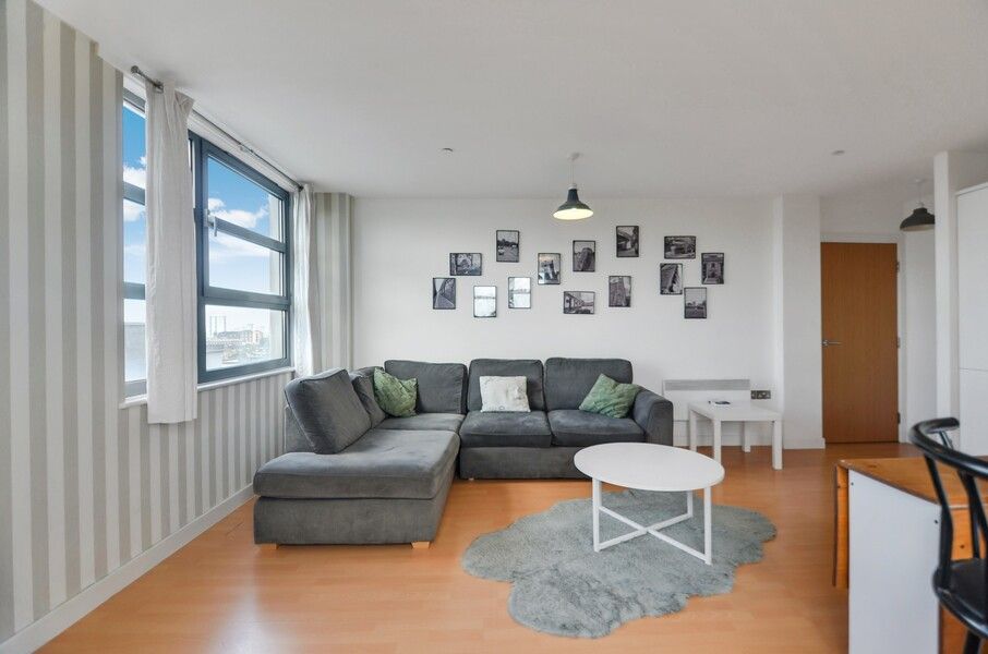 Property photo 2 of 19 Lounge Area_Pic_ (3) (5).Jpg
