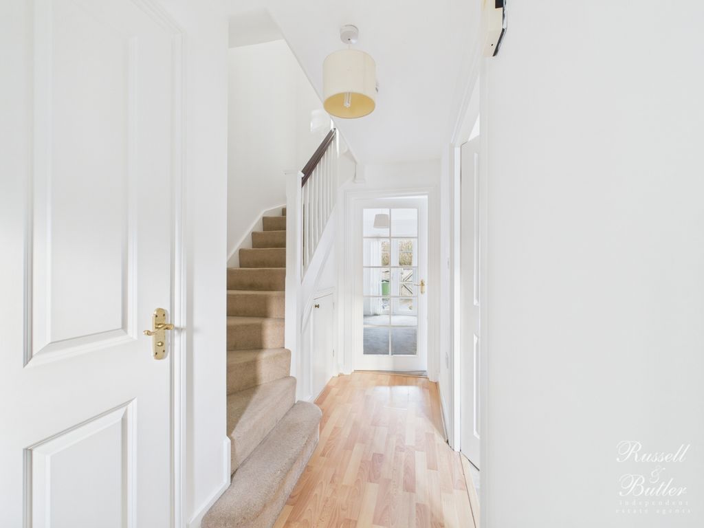 Property photo 3 of 9 Cam01995G0-Pr0390-Still004