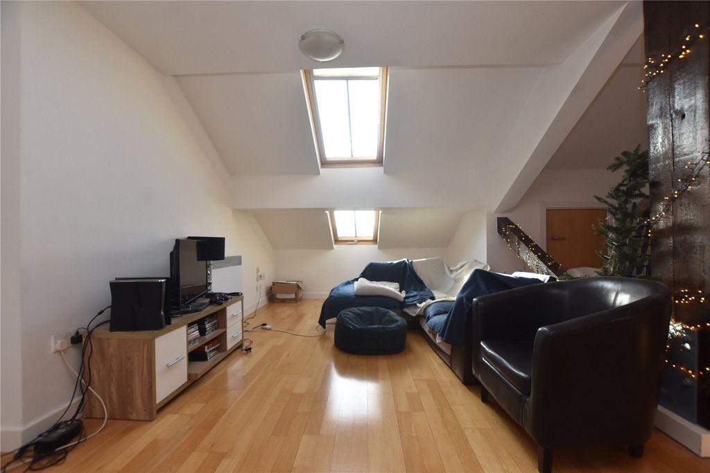 Property photo 3 of 8 Picture No. 06