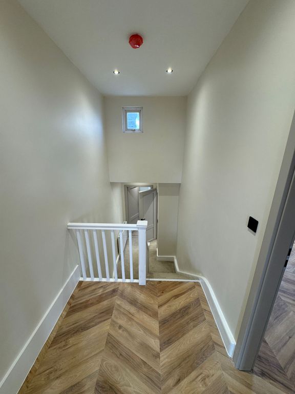 Property photo 3 of 10 Photo 8