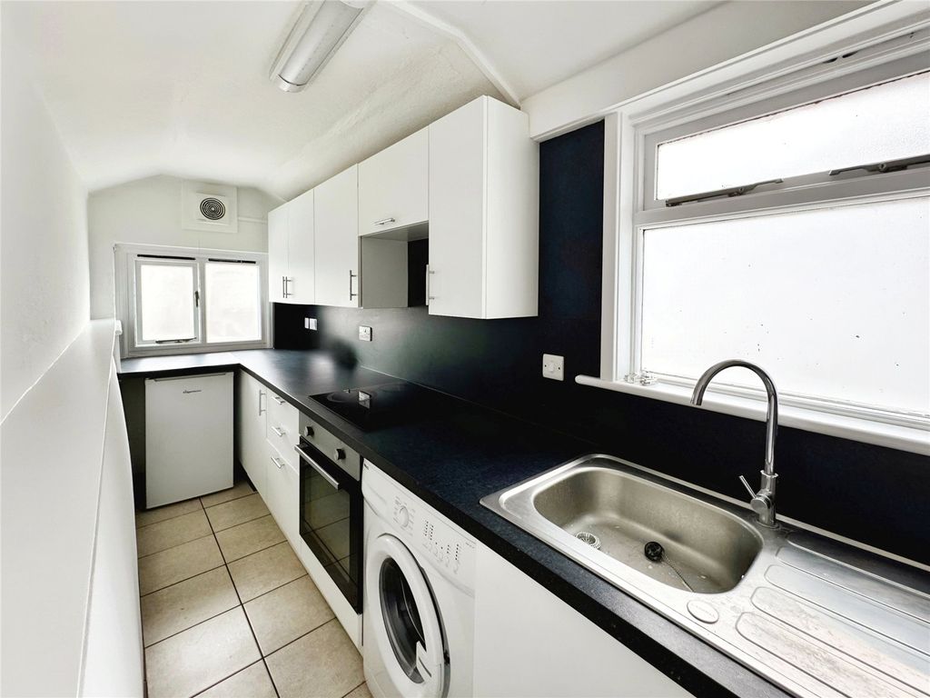 Property photo 2 of 9 Kitchen
