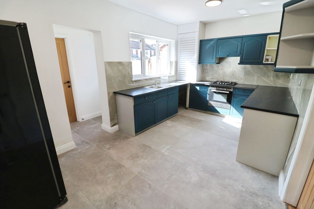 Property photo 3 of 8 Photo 7