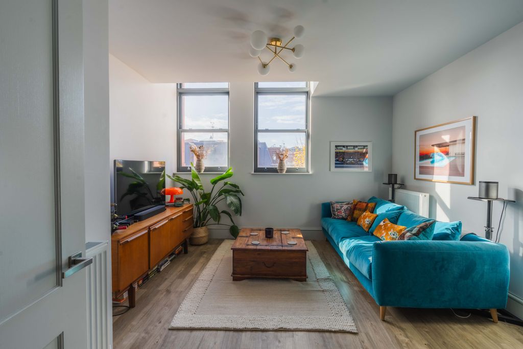 Property photo 1 of 13 15