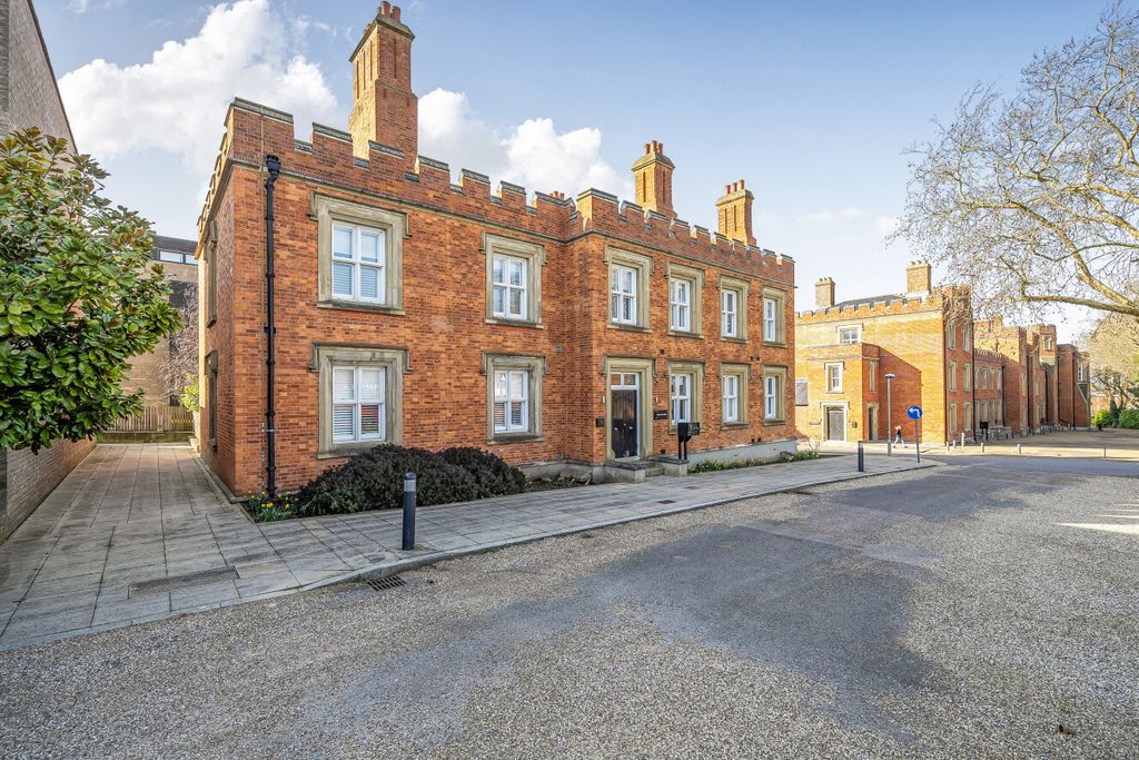 Property photo 1 of 19 External