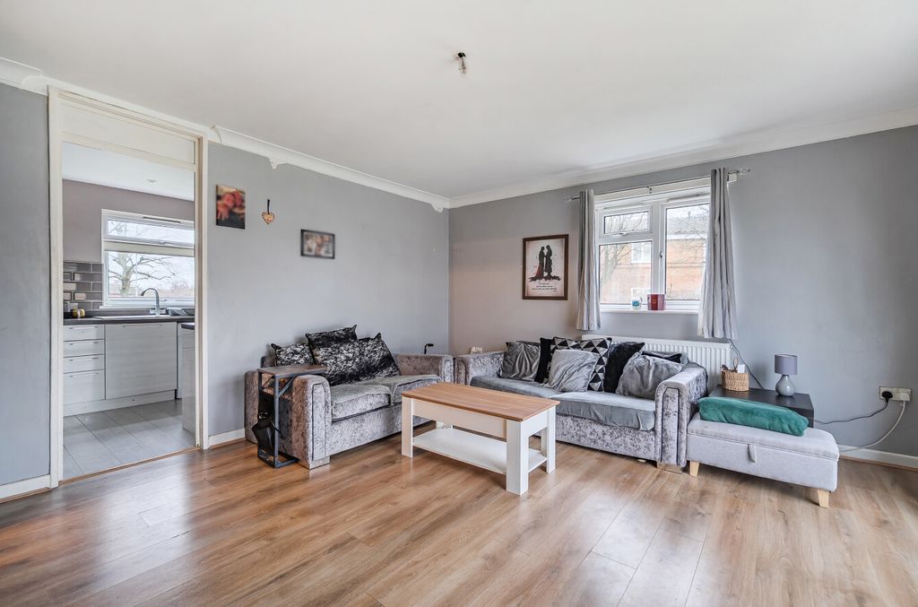 Property photo 3 of 16 1383717-6-692Db29...