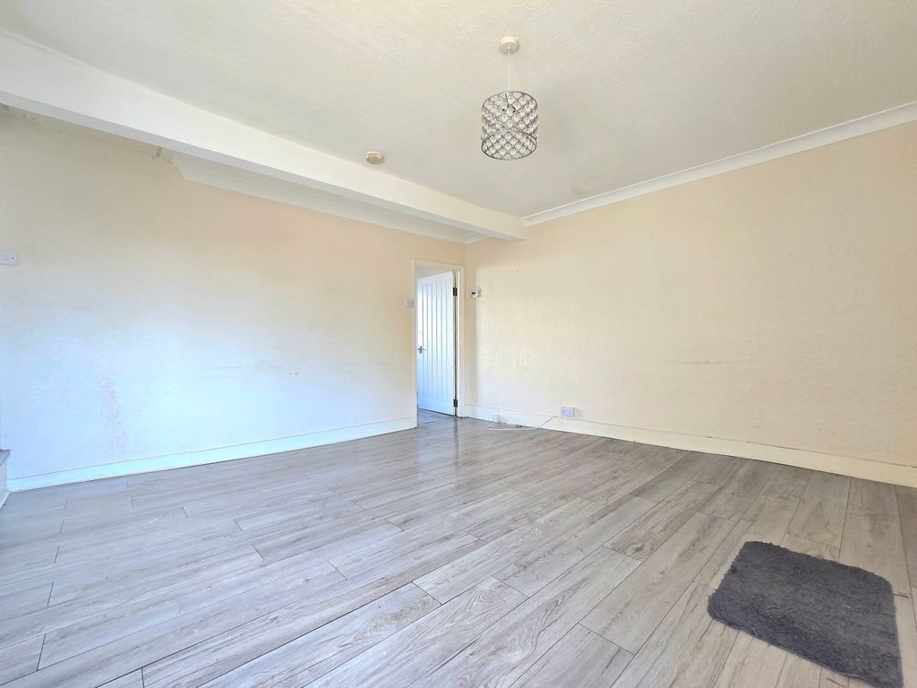 Property photo 3 of 8 3