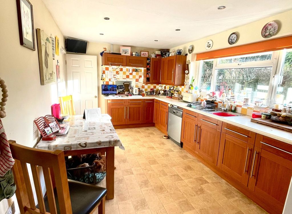 Property photo 2 of 22