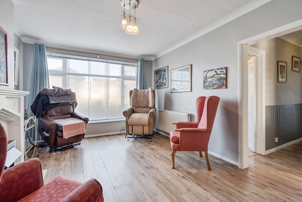 Property photo 3 of 17 Photo