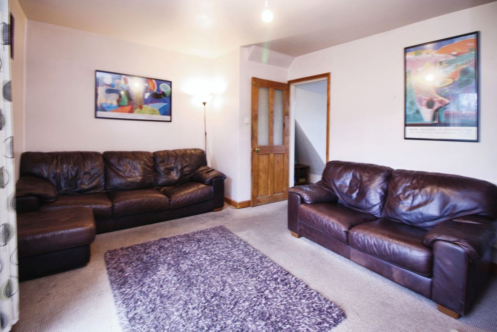 Property photo 2 of 8 Lounge