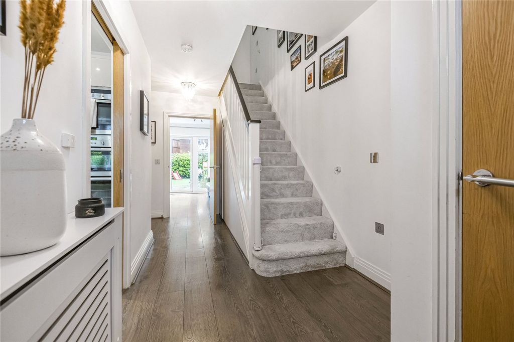 Property photo 2 of 21 Picture No. 27