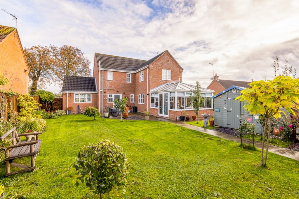 Property photo 1 of 31 5 Richard Busby Way (Lutton)-11