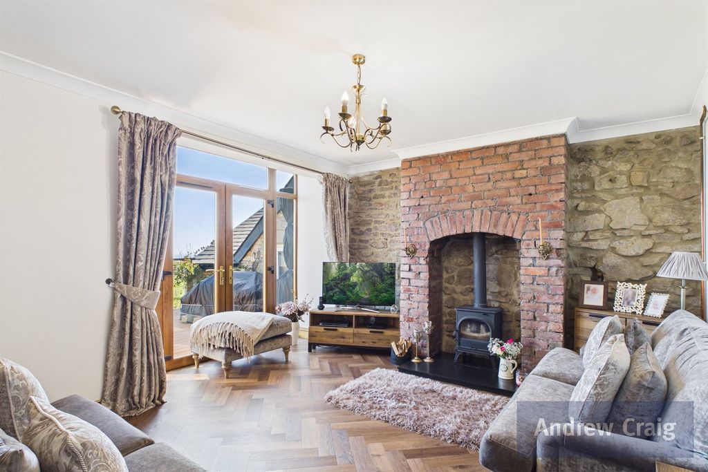 Property photo 2 of 25 Lounge