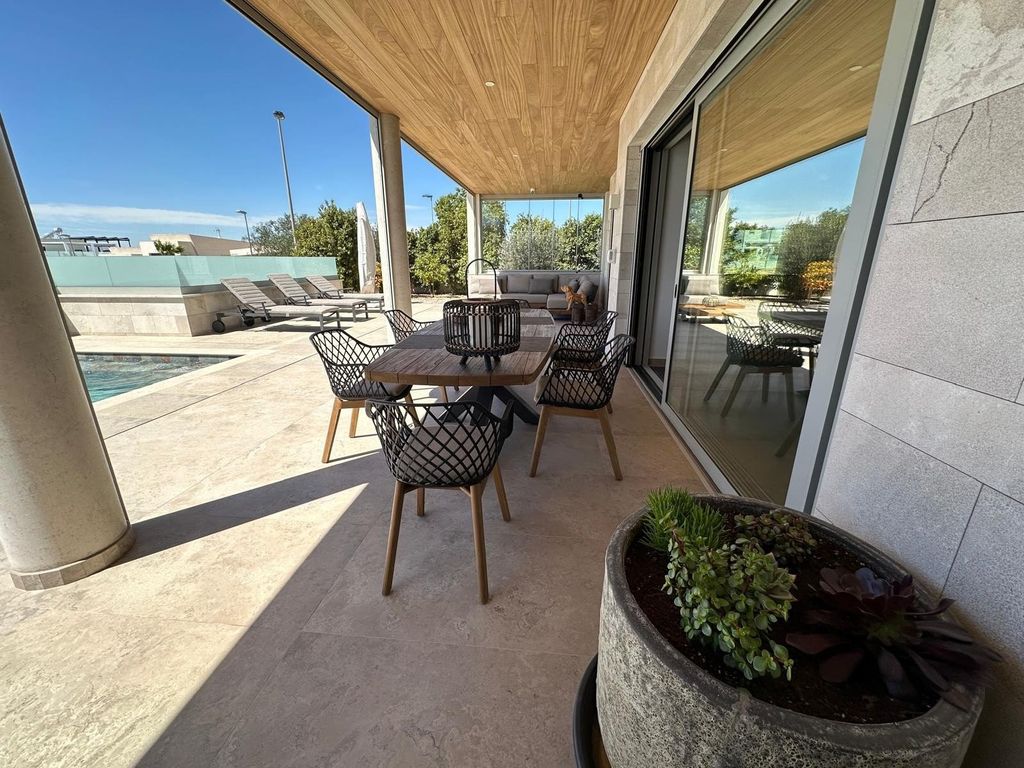 Property photo 3 of 47