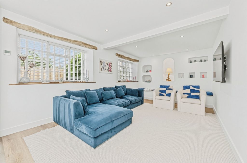 Property photo 3 of 19
