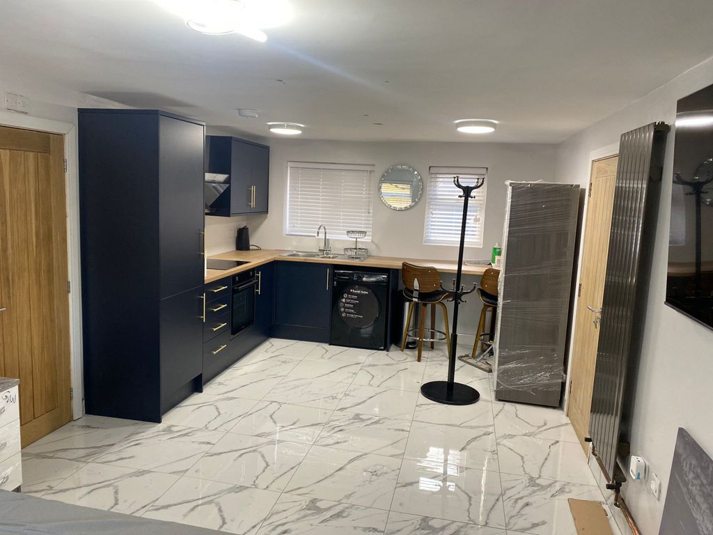 Property photo 1 of 9 Immaculate Brand New Studio For Rent - Fully Furnished