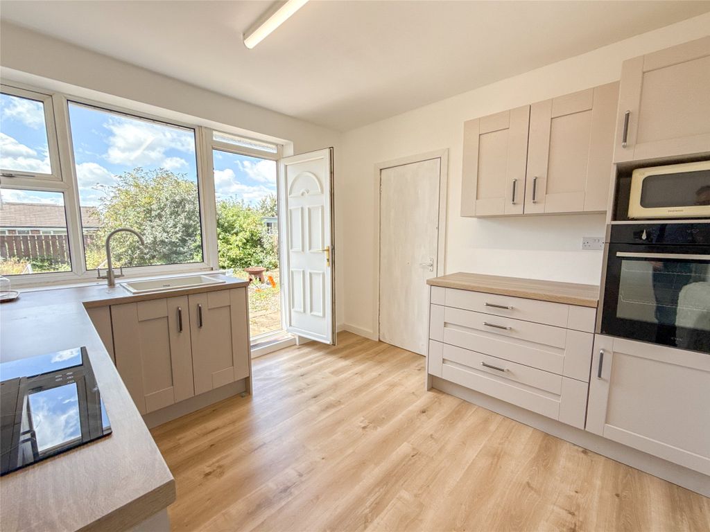 Property photo 2 of 12 Kitchen