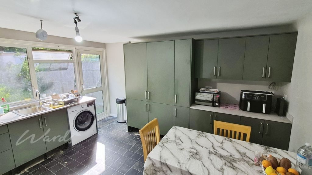 Property photo 2 of 7 Kitchen