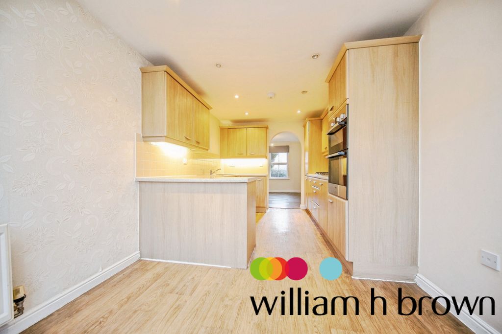 Property photo 3 of 11 Kitchen