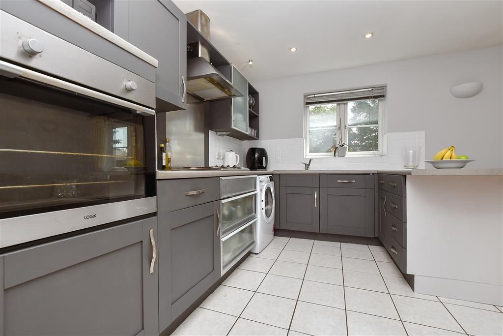 Property photo 2 of 11 Kitchen / Lounge