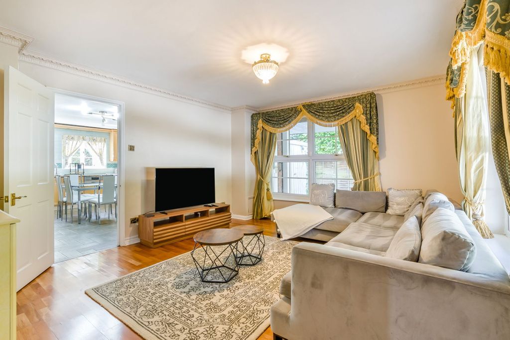 Additional image 5 of 4 bed detached house for salePotters Heights Close, Pinner HA5