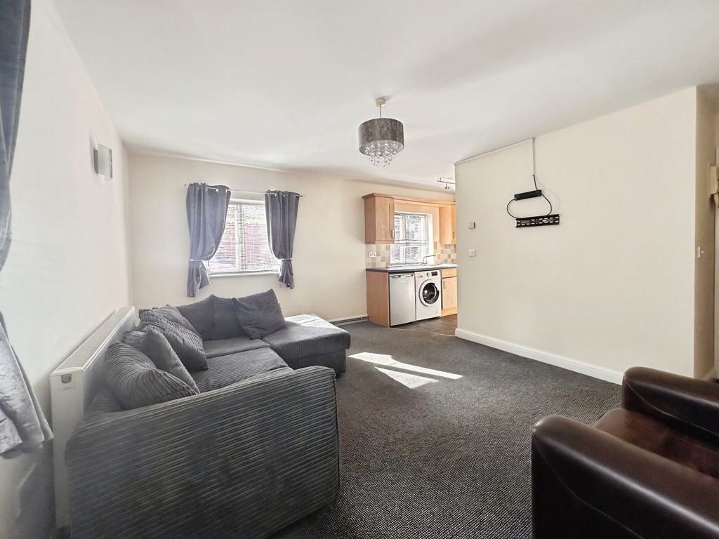 Property photo 3 of 10 Living Room