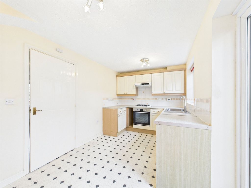 Property photo 2 of 11 Kitchen