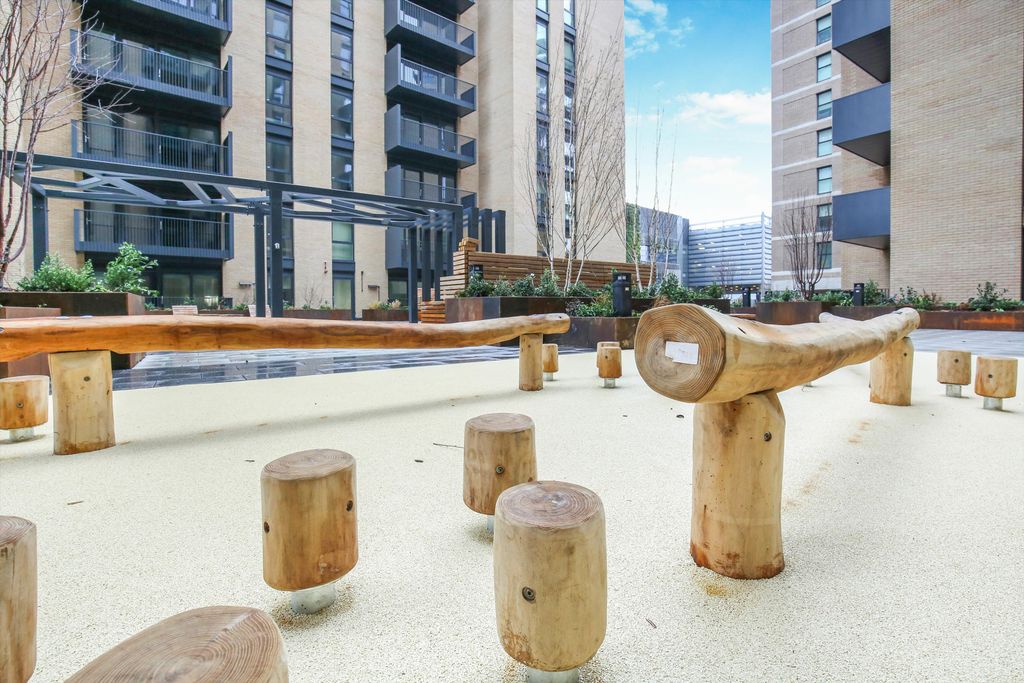 Property photo 2 of 24 Image