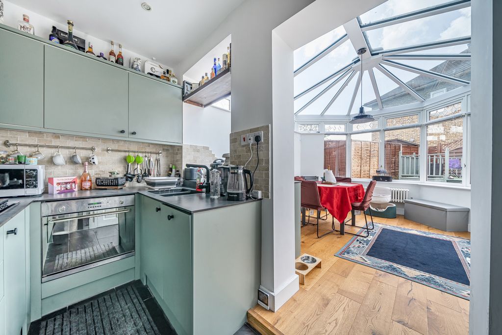 Property photo 1 of 18 Kitchen