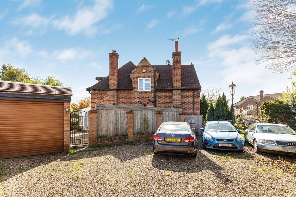 Additional image 9 of 3 bed semi-detached house for saleQueens Avenue, Hanworth TW13