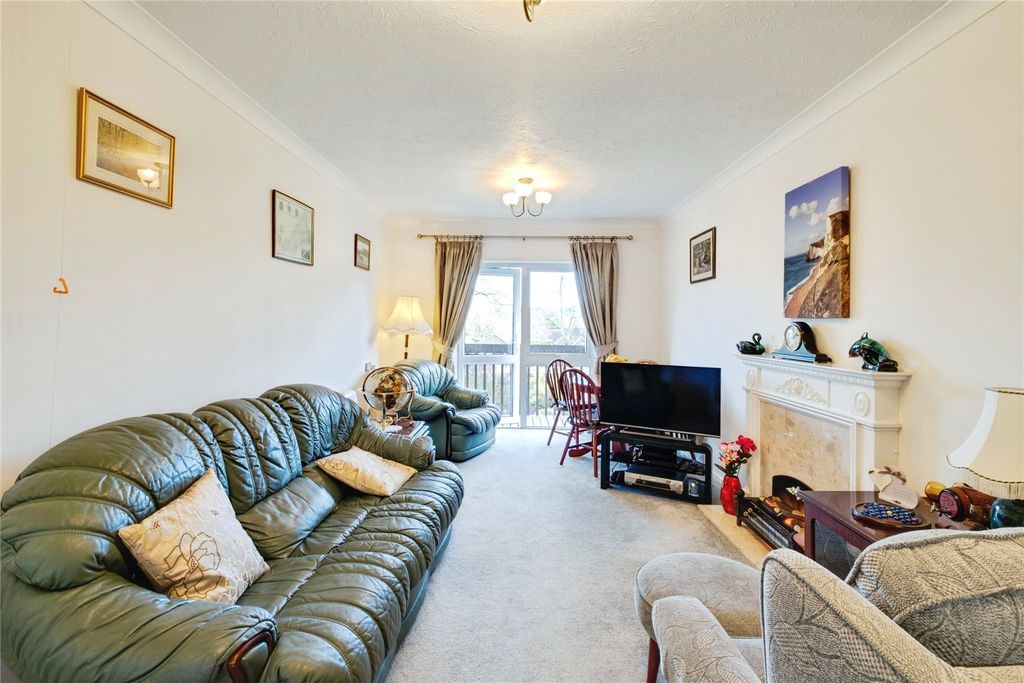 Property photo 3 of 10 Lounge